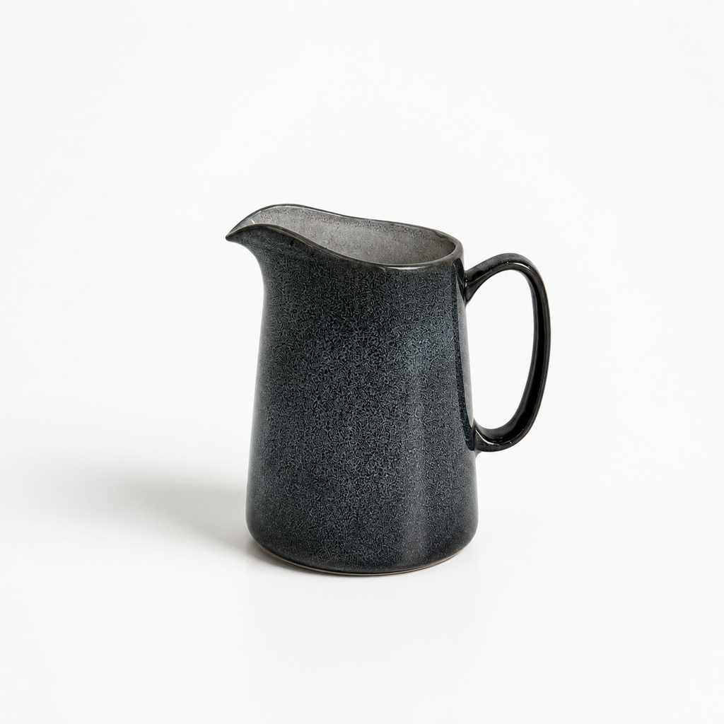 [R2412106] Carafe en grès émaillé noir moucheté 1L